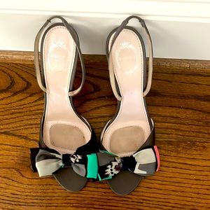 Emilio Pucci Grey Heels with Satin bow in 38.5, 8 US